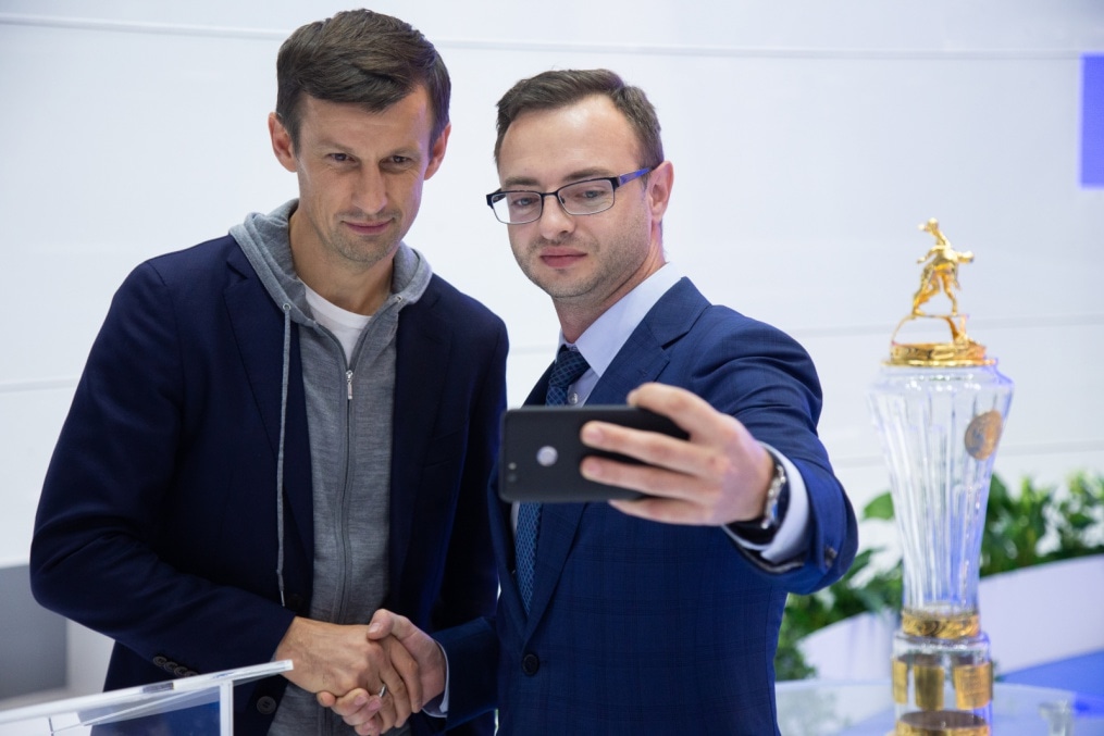 Автограф-сессия Сергея Семака на Петербургском международном газовом форуме