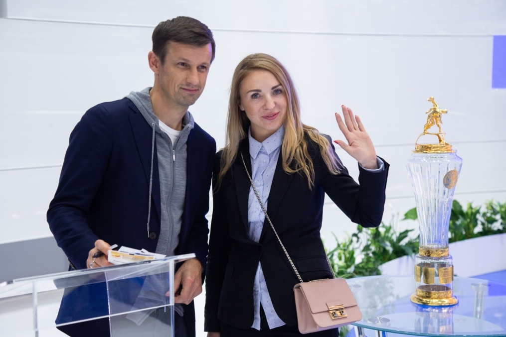 Автограф-сессия Сергея Семака на Петербургском международном газовом форуме