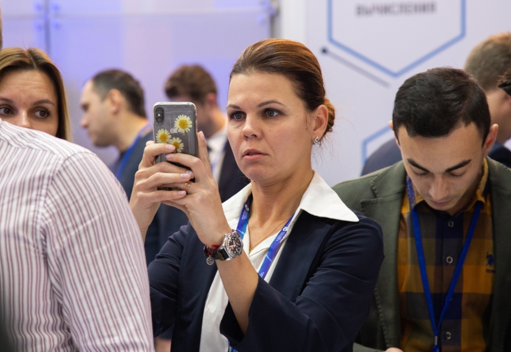 Автограф-сессия Сергея Семака на Петербургском международном газовом форуме