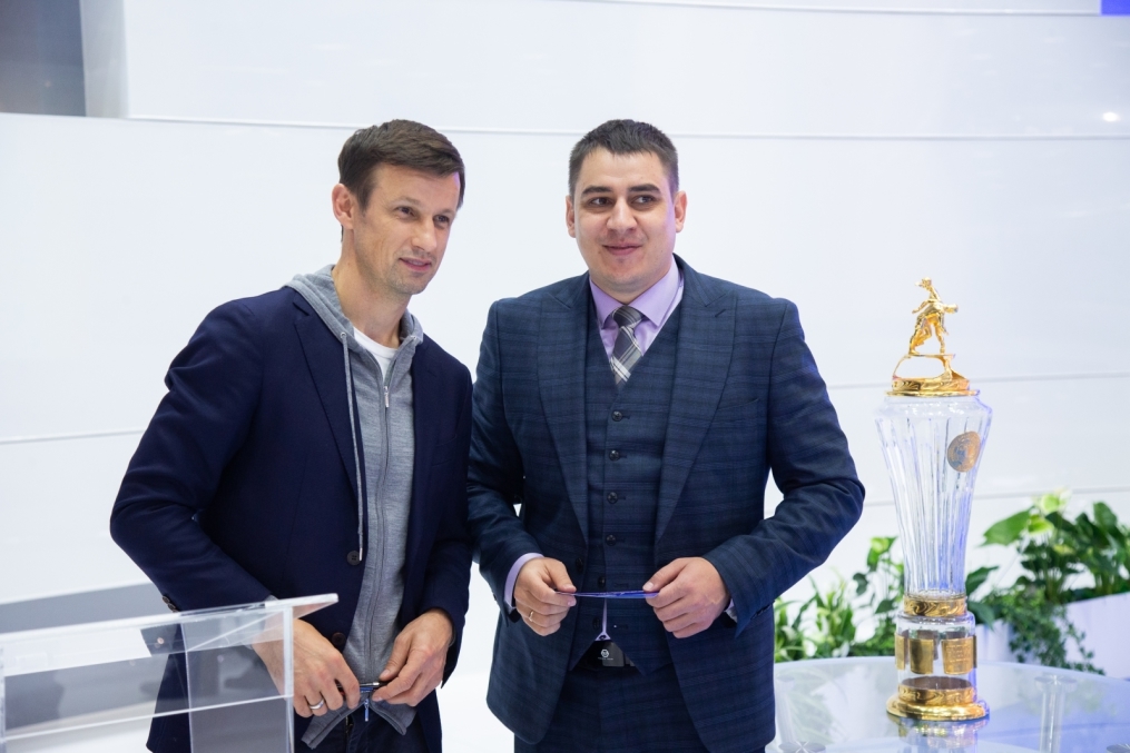 Автограф-сессия Сергея Семака на Петербургском международном газовом форуме