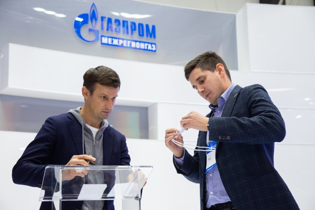 Автограф-сессия Сергея Семака на Петербургском международном газовом форуме