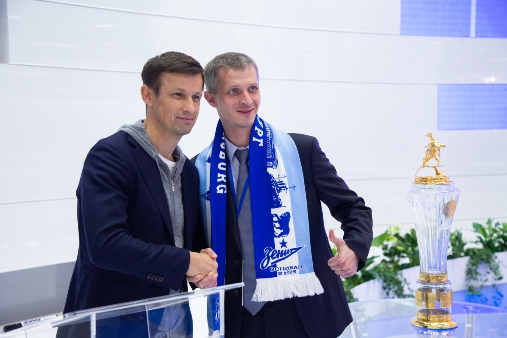 Автограф-сессия Сергея Семака на Петербургском международном газовом форуме