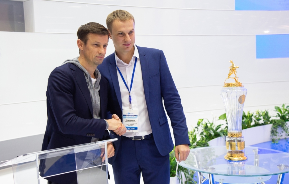 Автограф-сессия Сергея Семака на Петербургском международном газовом форуме