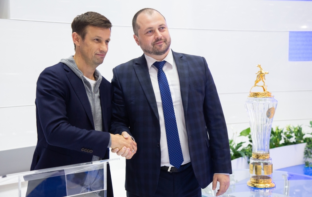 Автограф-сессия Сергея Семака на Петербургском международном газовом форуме