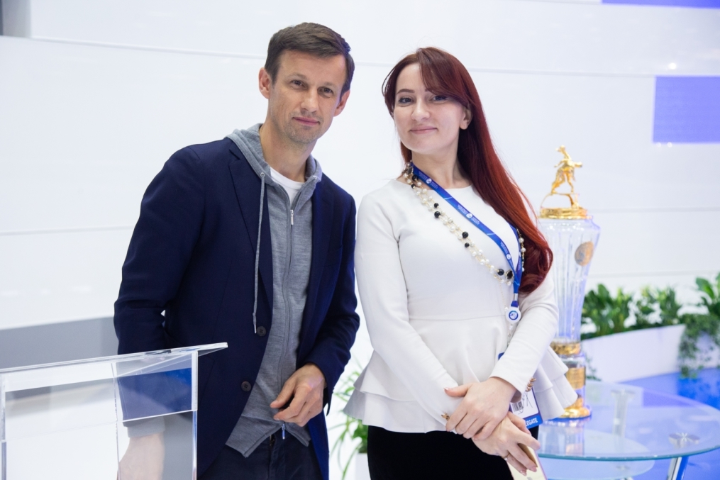 Автограф-сессия Сергея Семака на Петербургском международном газовом форуме