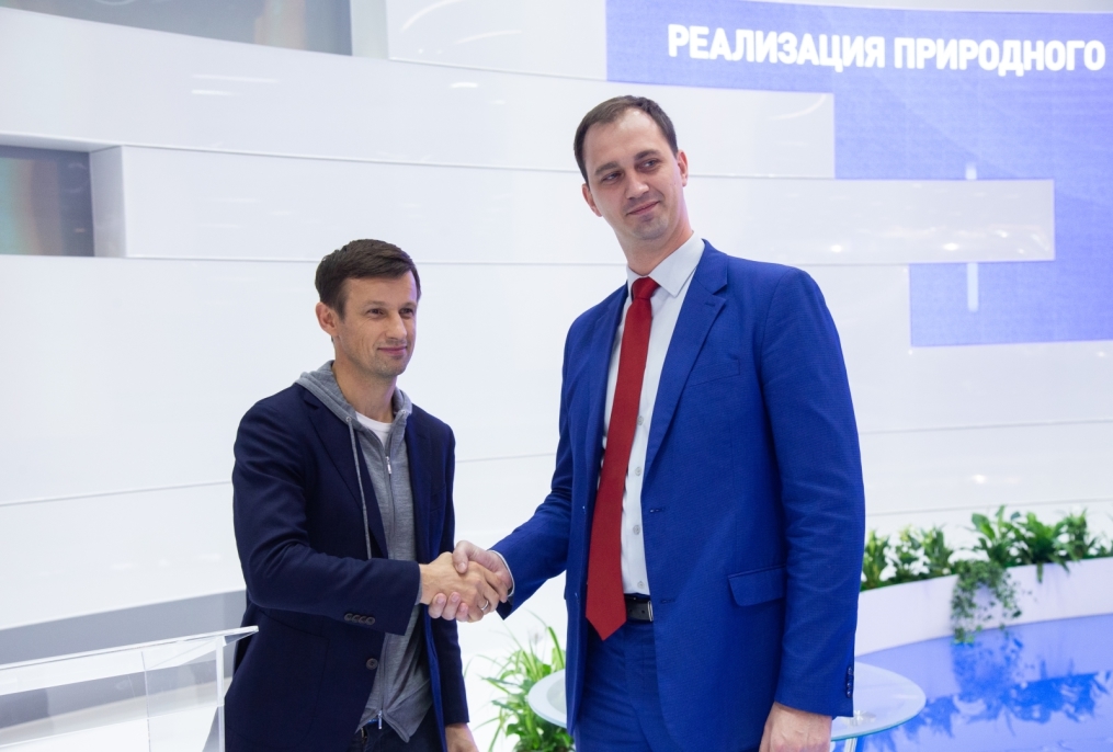 Автограф-сессия Сергея Семака на Петербургском международном газовом форуме