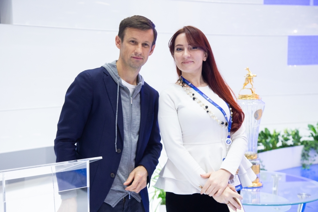 Автограф-сессия Сергея Семака на Петербургском международном газовом форуме
