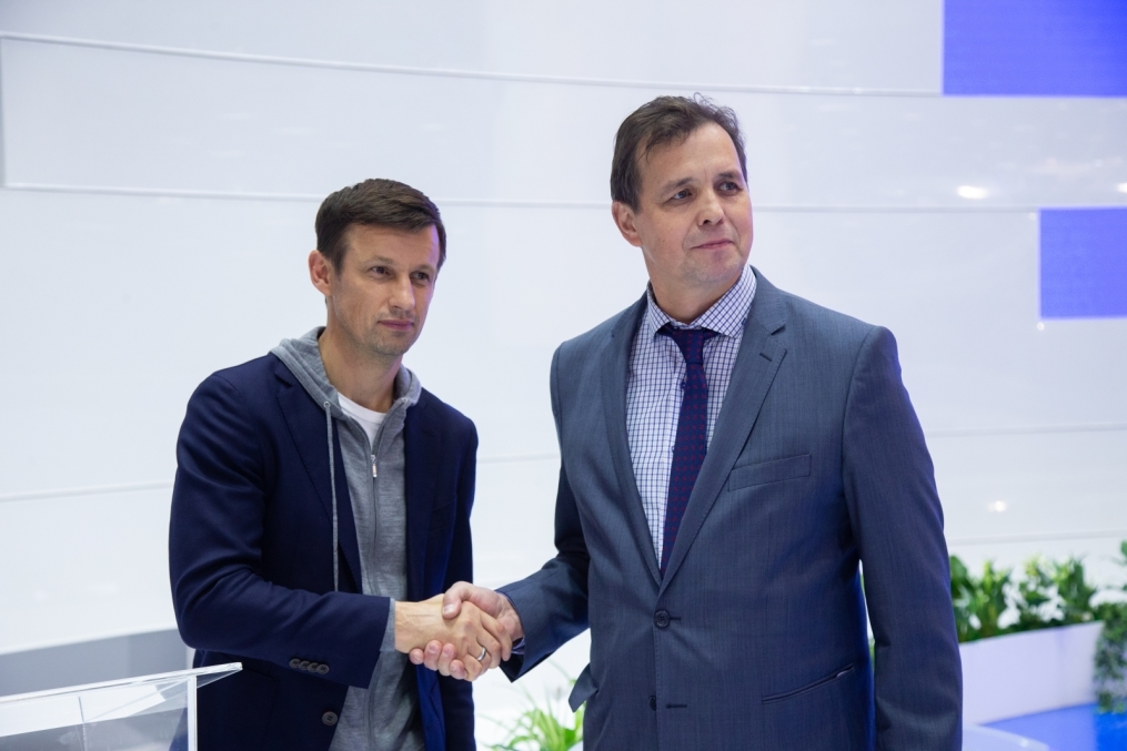 Автограф-сессия Сергея Семака на Петербургском международном газовом форуме