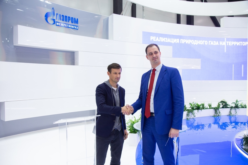 Автограф-сессия Сергея Семака на Петербургском международном газовом форуме