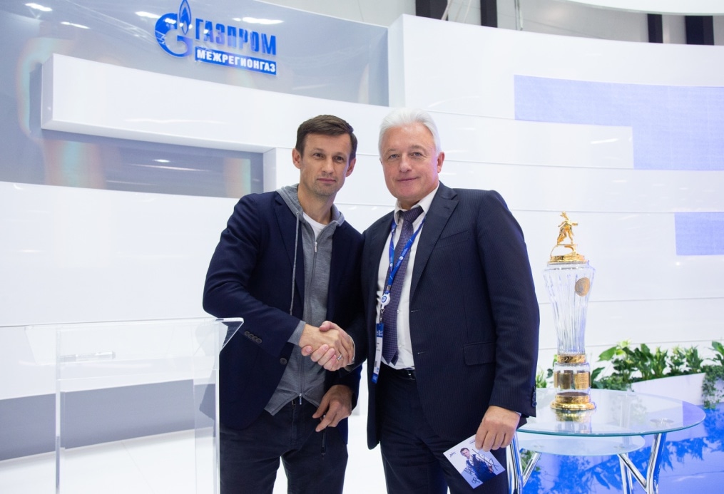Автограф-сессия Сергея Семака на Петербургском международном газовом форуме
