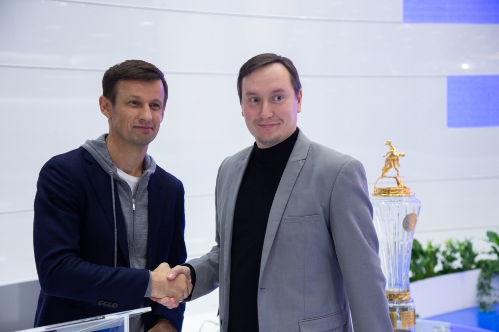 Автограф-сессия Сергея Семака на Петербургском международном газовом форуме