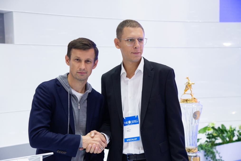 Автограф-сессия Сергея Семака на Петербургском международном газовом форуме