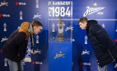 Выставка Кубков чемпионов СССР и России на матче «Зенит» — «Спартак»