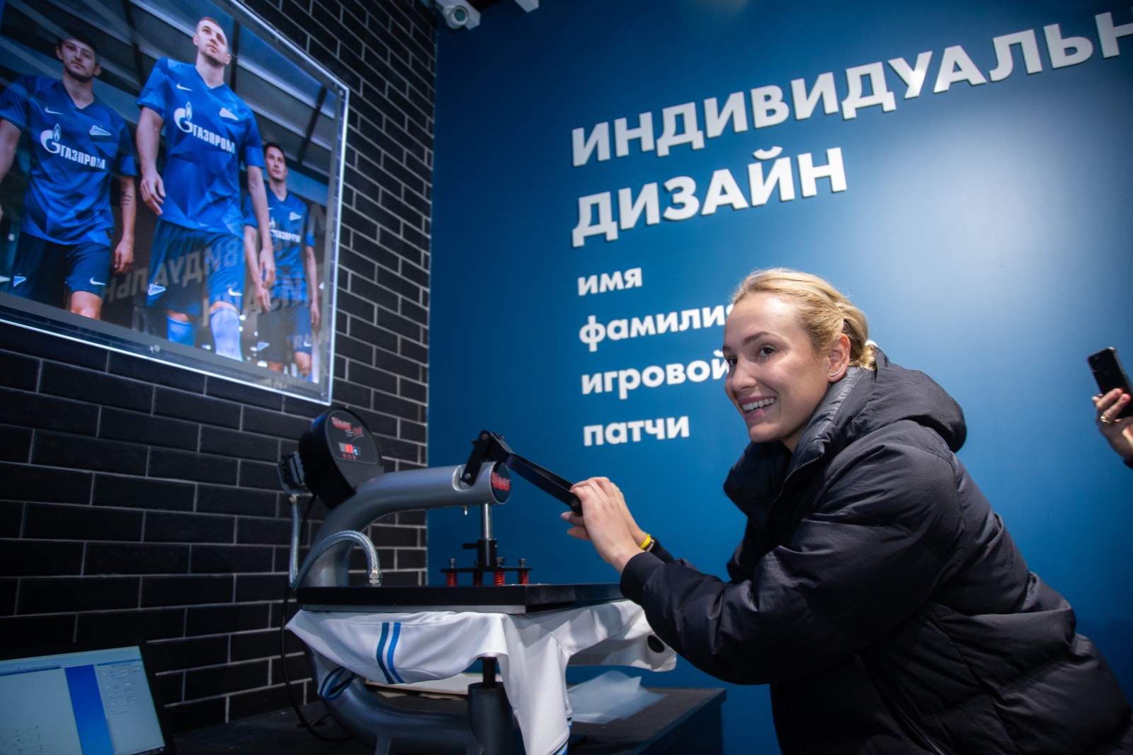 Экскурсия участников турнира Women's Trophy по «Газпром Арене»