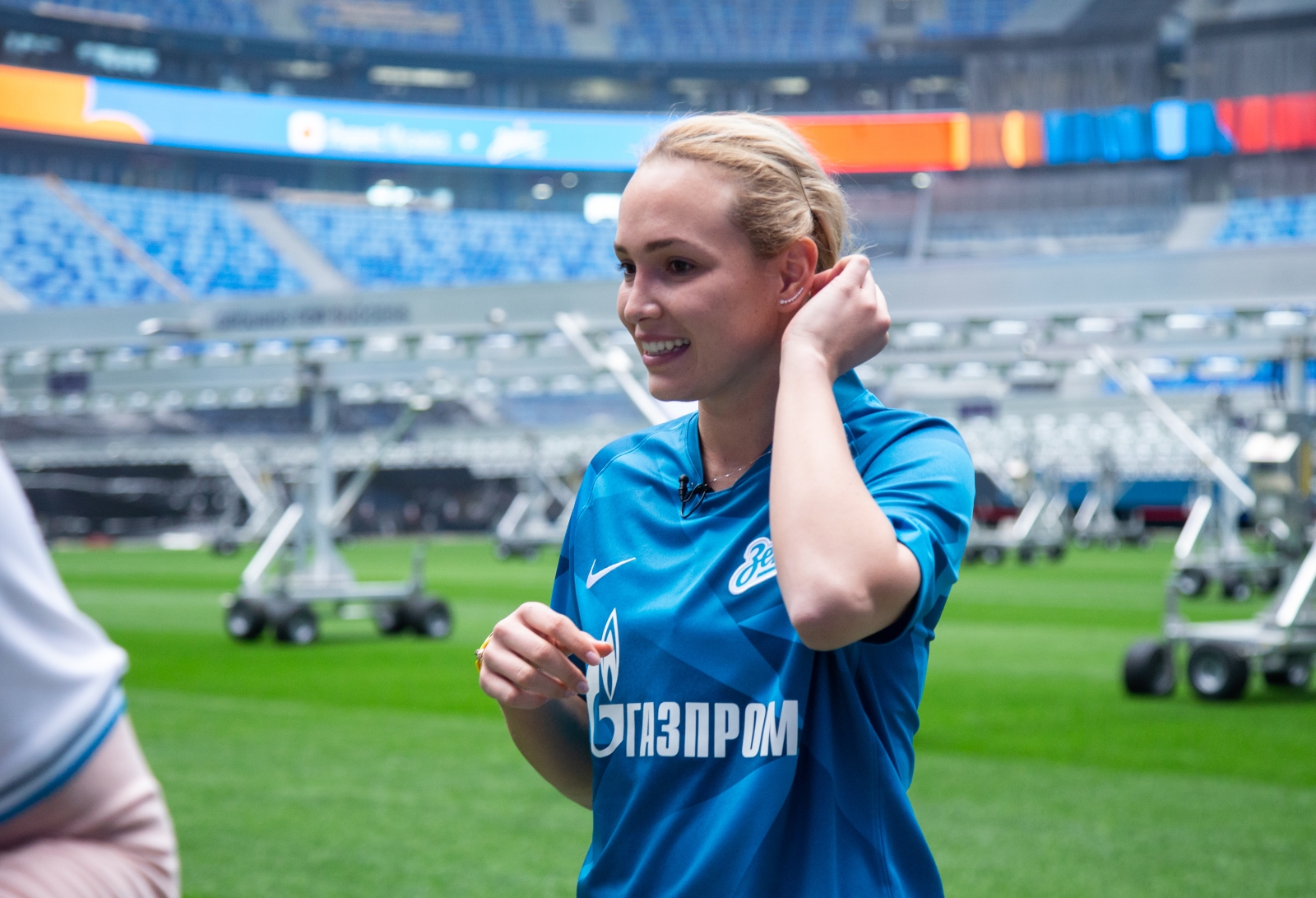 Экскурсия участников турнира Women's Trophy по «Газпром Арене»
