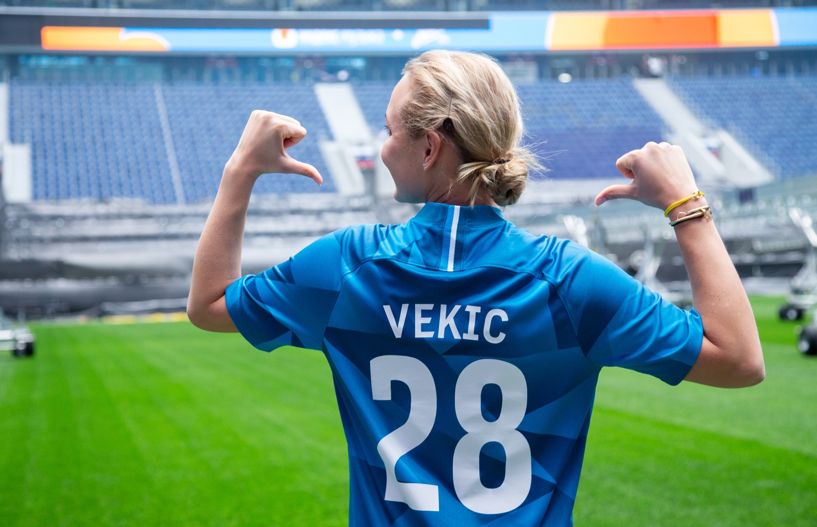 Экскурсия участников турнира Women's Trophy по «Газпром Арене»