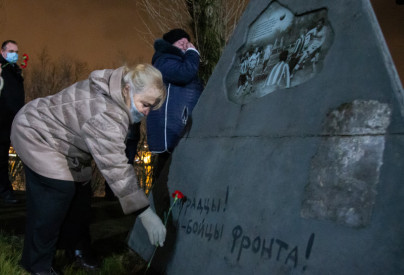 Перформанс болельщиков в честь 77-й годовщины полного освобождения Ленинграда