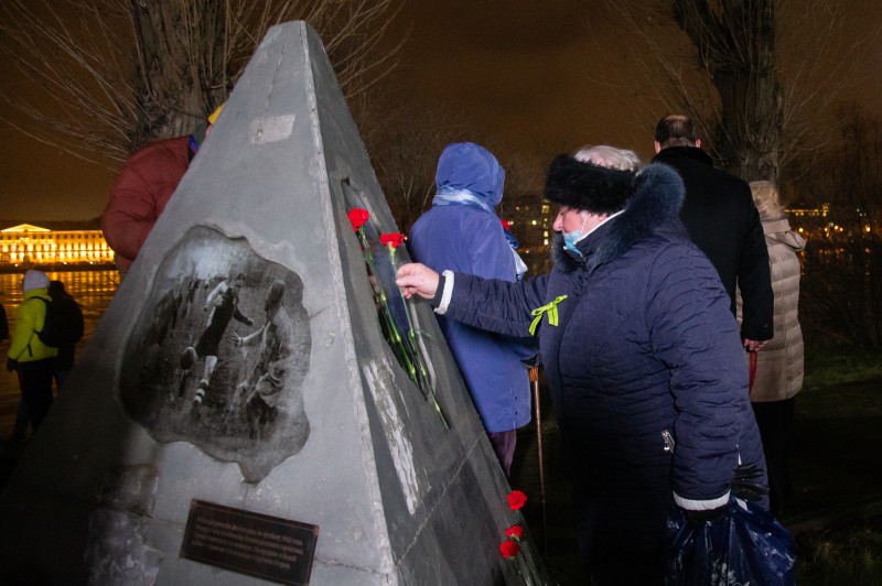 Перформанс болельщиков в честь 77-й годовщины полного освобождения Ленинграда