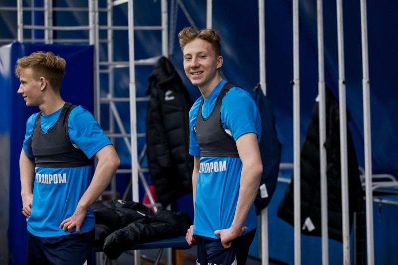 Тренировка «Зенита» U-17 и «Зенита» U-16 в манеже Академии