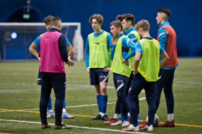 Тренировка «Зенита» U-17 и «Зенита» U-16 в манеже Академии