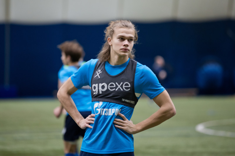 Тренировка «Зенита» U-17 и «Зенита» U-16 в манеже Академии