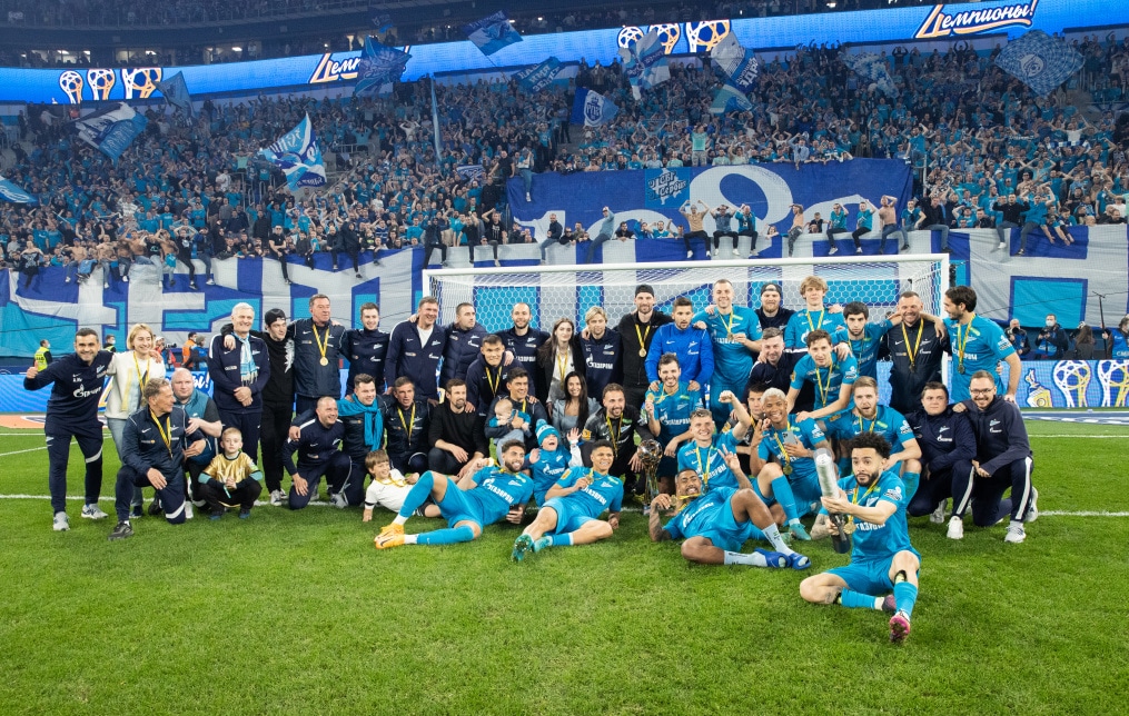 Церемония награждения медалями и кубком чемпионов после матча «Зенит» — «Локомотив»