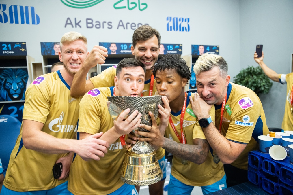 «Зенит» празднует победу в раздевалке после матча OLIMPBET Суперкубок России, «Зенит» — ЦСКА