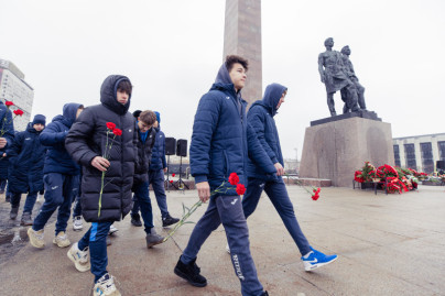 Возложение цветов на площади Победы к 80-тилетию полного освобождения Ленинграда от фашистской блокады