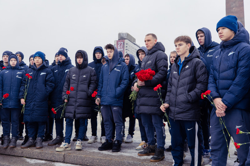 Возложение цветов на площади Победы к 80-тилетию полного освобождения Ленинграда от фашистской блокады