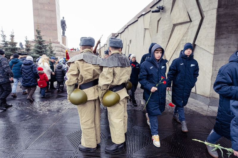 Возложение цветов на площади Победы к 80-тилетию полного освобождения Ленинграда от фашистской блокады