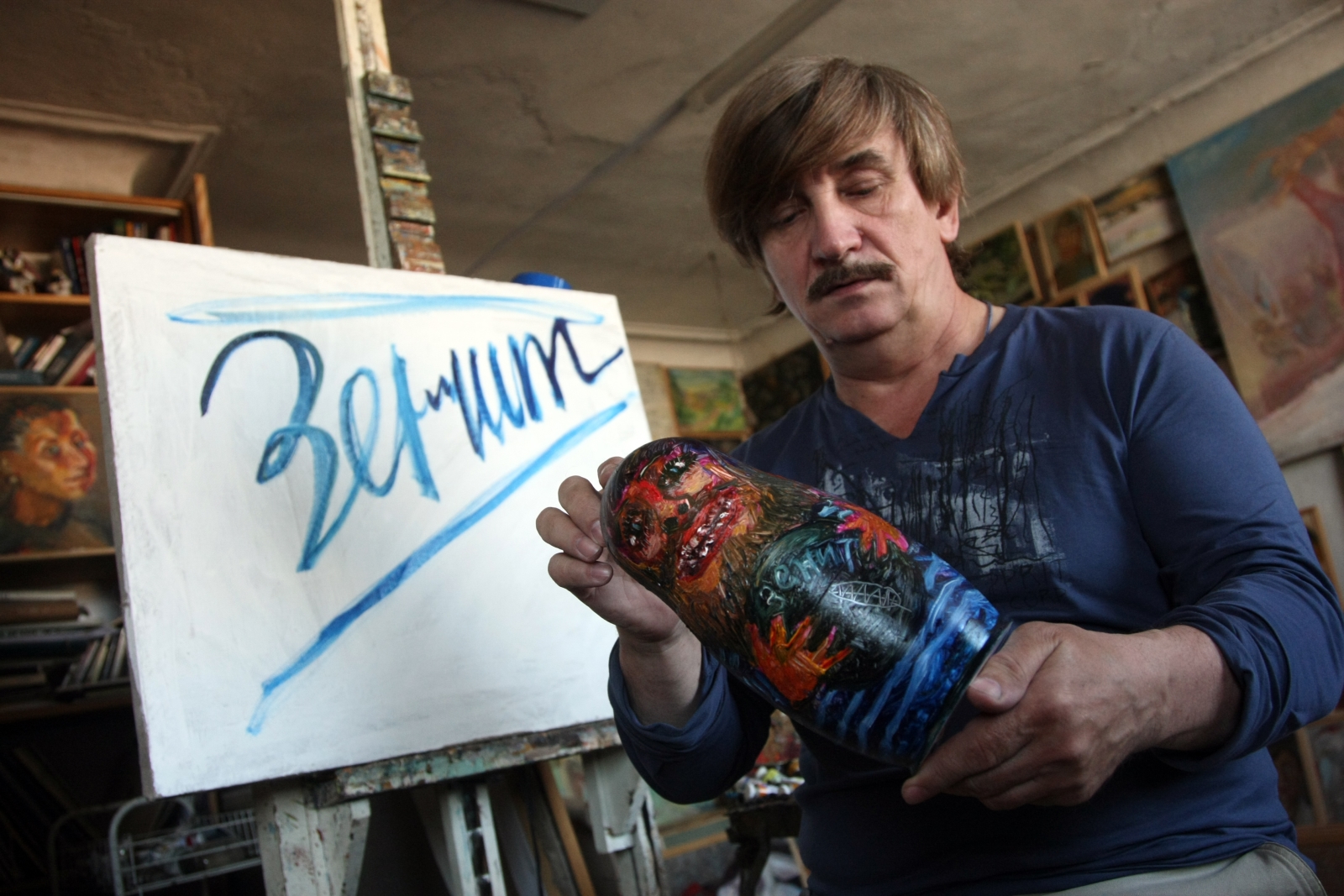 Художник группы «Митьки» Виктор Тихомиров