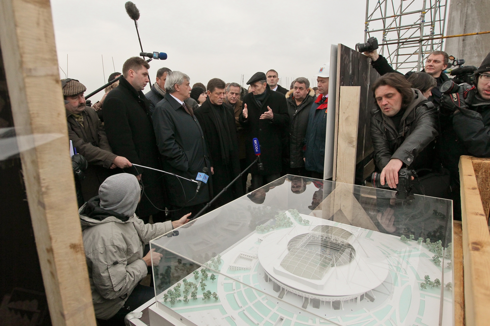 Георгий Полтавченко и Дмитрий Козак на строительстве стадиона Газпром-Арена