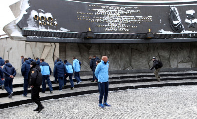 Футболисты «Зенита» возложили цветы к мемориалу защитников Ленинграда