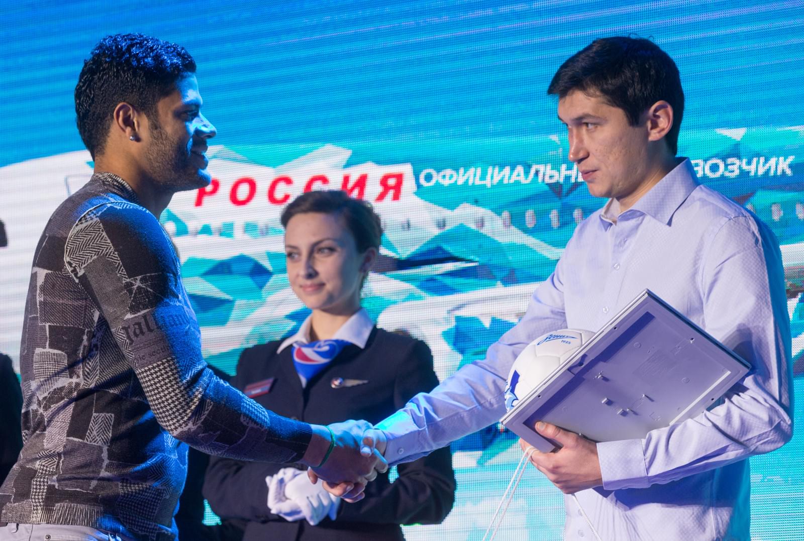 Авиакомпания «Россия» и «Зенит» представили клубный самолет