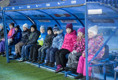 Дети из группы поддержки «Зенит Фан» на матче «Зенит» — «Кубань»