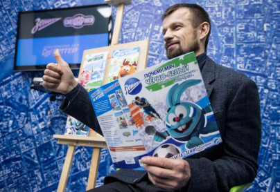 Сергей Семак на презентации книжек со «Смешариками»