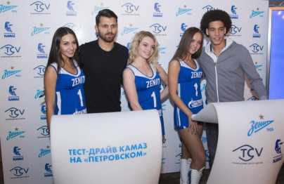 Тест-драйв «Камаз» на стадионе «Петровский»