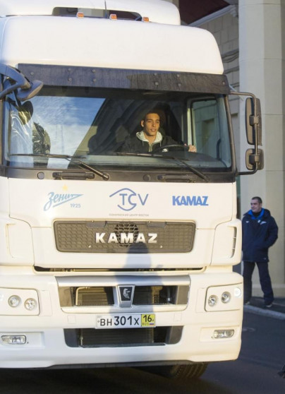 Тест-драйв «Камаз» на стадионе «Петровский»