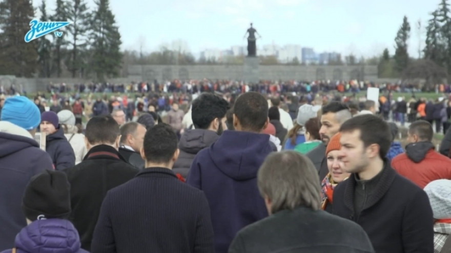 «Зенит-ТВ»: сине-бело-голубые почтили память жертв Великой Отечественной войны «Зенит-ТВ»: сине-бело-голубые почтили память жертв Великой Отечественной войны