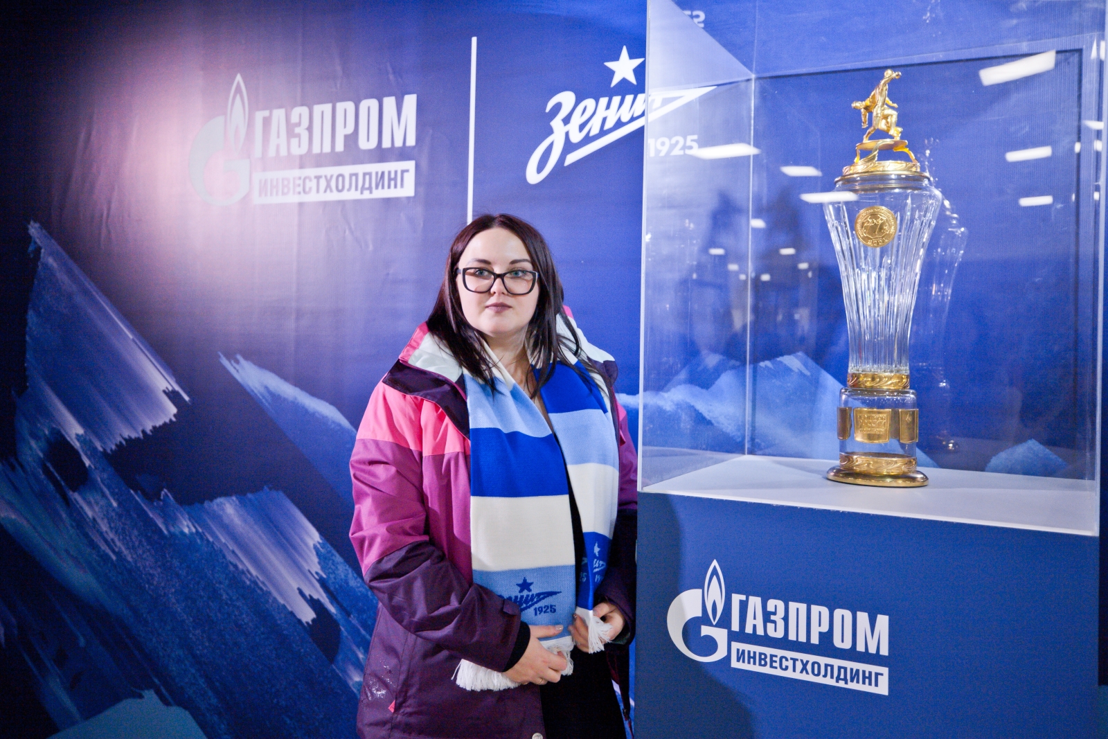 Фан-зона «Смотри+Арена» во время просмотра матча ЦСКА — «Зенит»