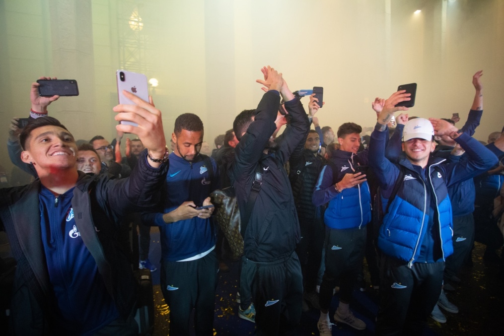 Чемпионы в Петербурге: болельщики встретили команду в «Пулково»