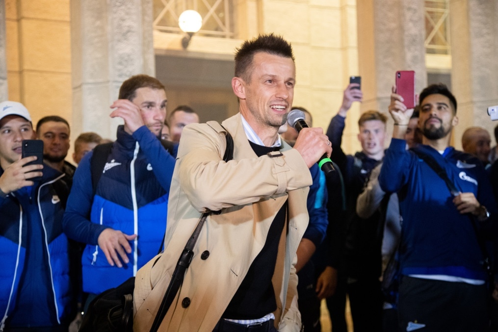 Чемпионы в Петербурге: болельщики встретили команду в «Пулково»