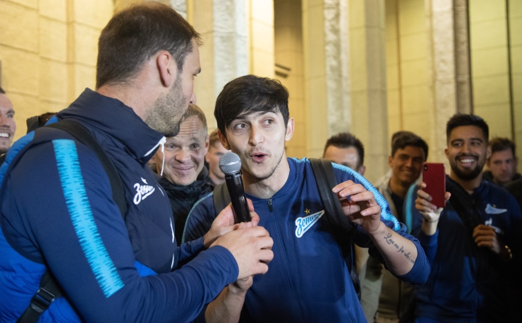 Чемпионы в Петербурге: болельщики встретили команду в «Пулково»