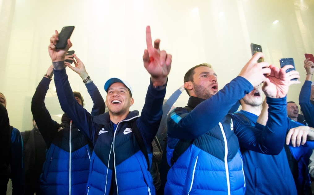Чемпионы в Петербурге: болельщики встретили команду в «Пулково»