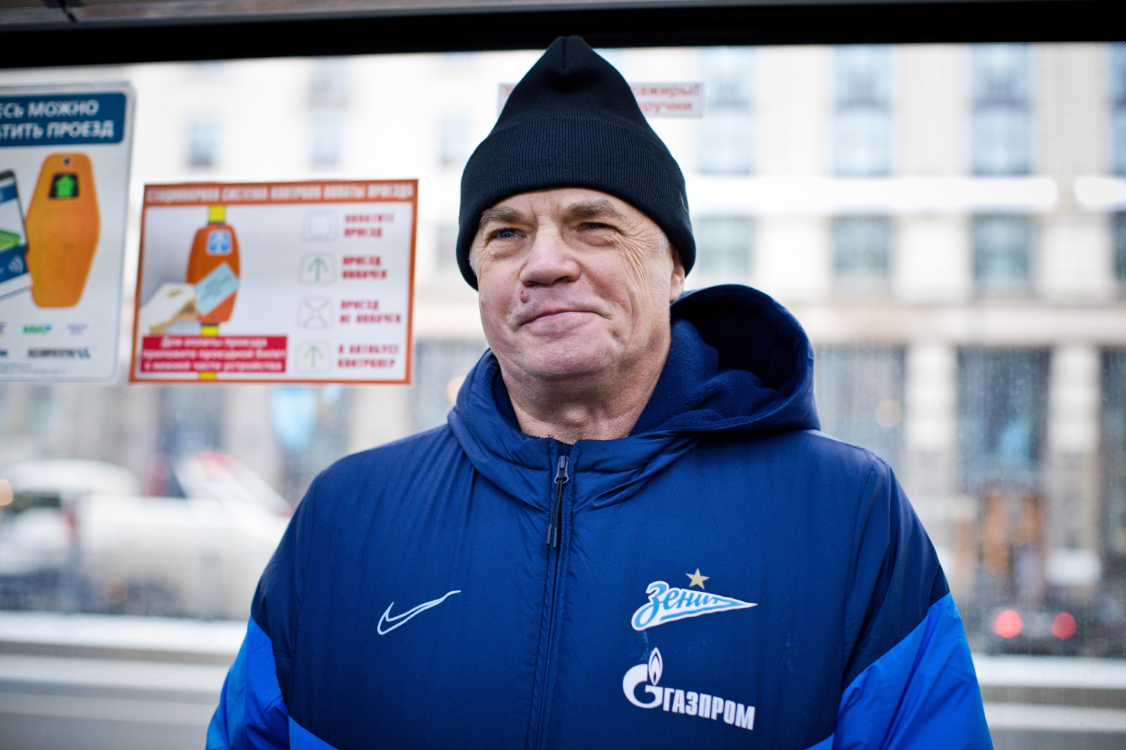 Путешествие зенитовцев на первых городских автобусах, оформленных в клубных цветах