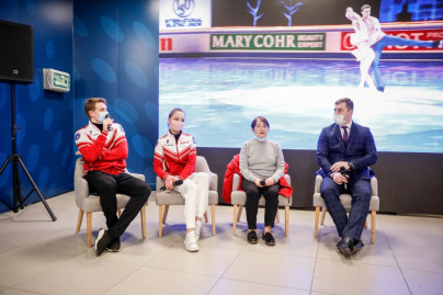 Чемпионы мира по фигурному катанию на матче «Зенит» — «Химки»