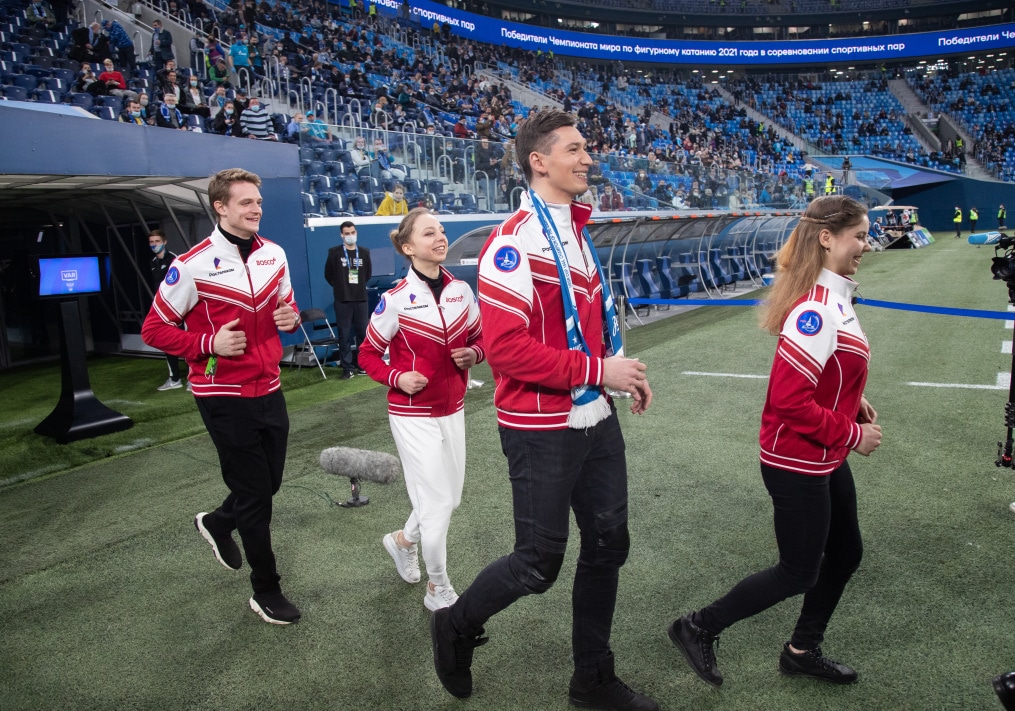 Чемпионы мира по фигурному катанию на матче «Зенит» — «Химки»