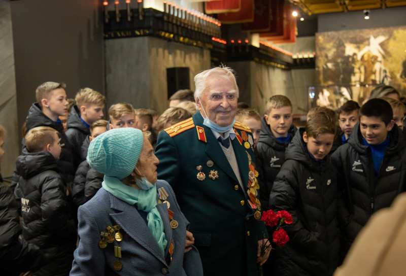 Команды Академии «Зенита» посетили Монумент героическим защитникам Ленинграда