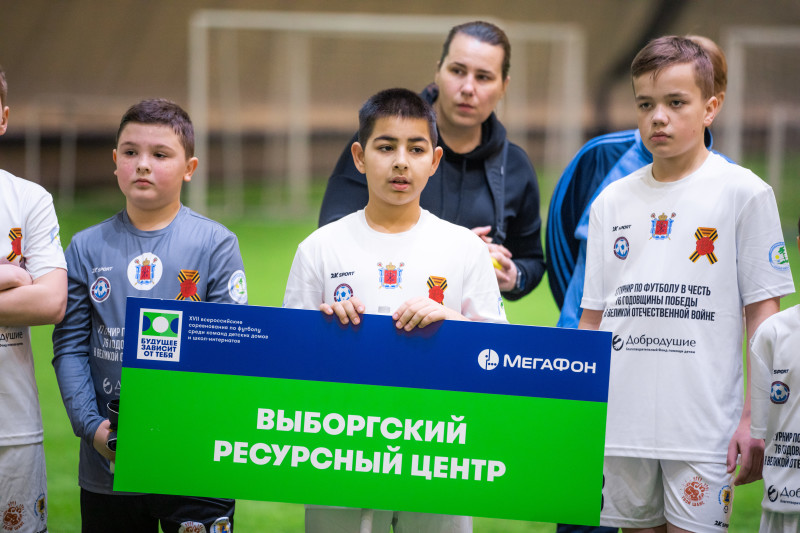 Вероника Куропаткина и Лина Якупова на открытии детского турнира «Будущее зависит от тебя»