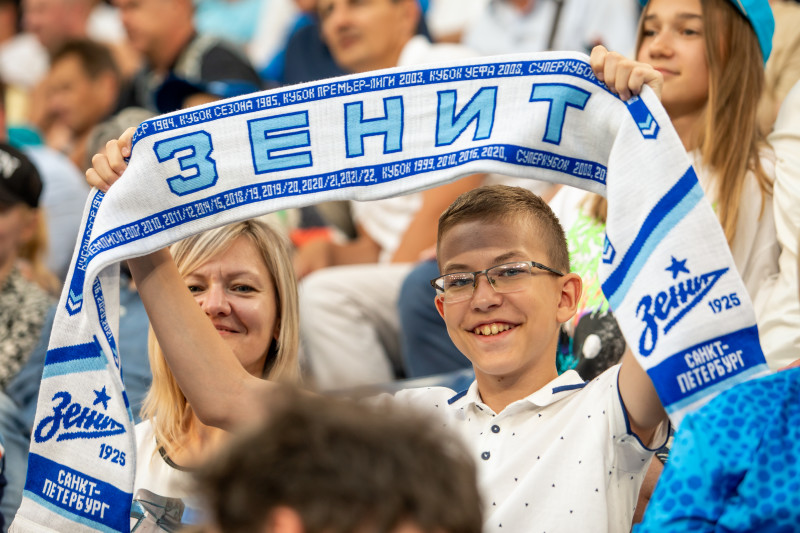 Болельщики на матче «Зенит» — «Крылья Советов»